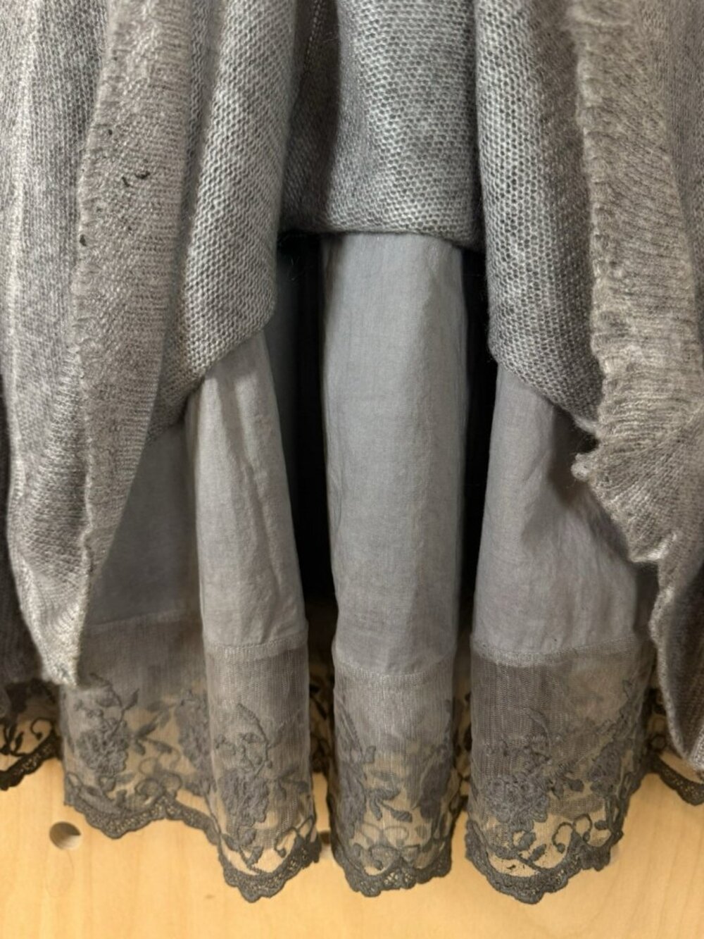 Soft Surroundings Gray Knit Flare Skirt Lace Hem Midi Size Petite XS Lined - Picture 9 of 11